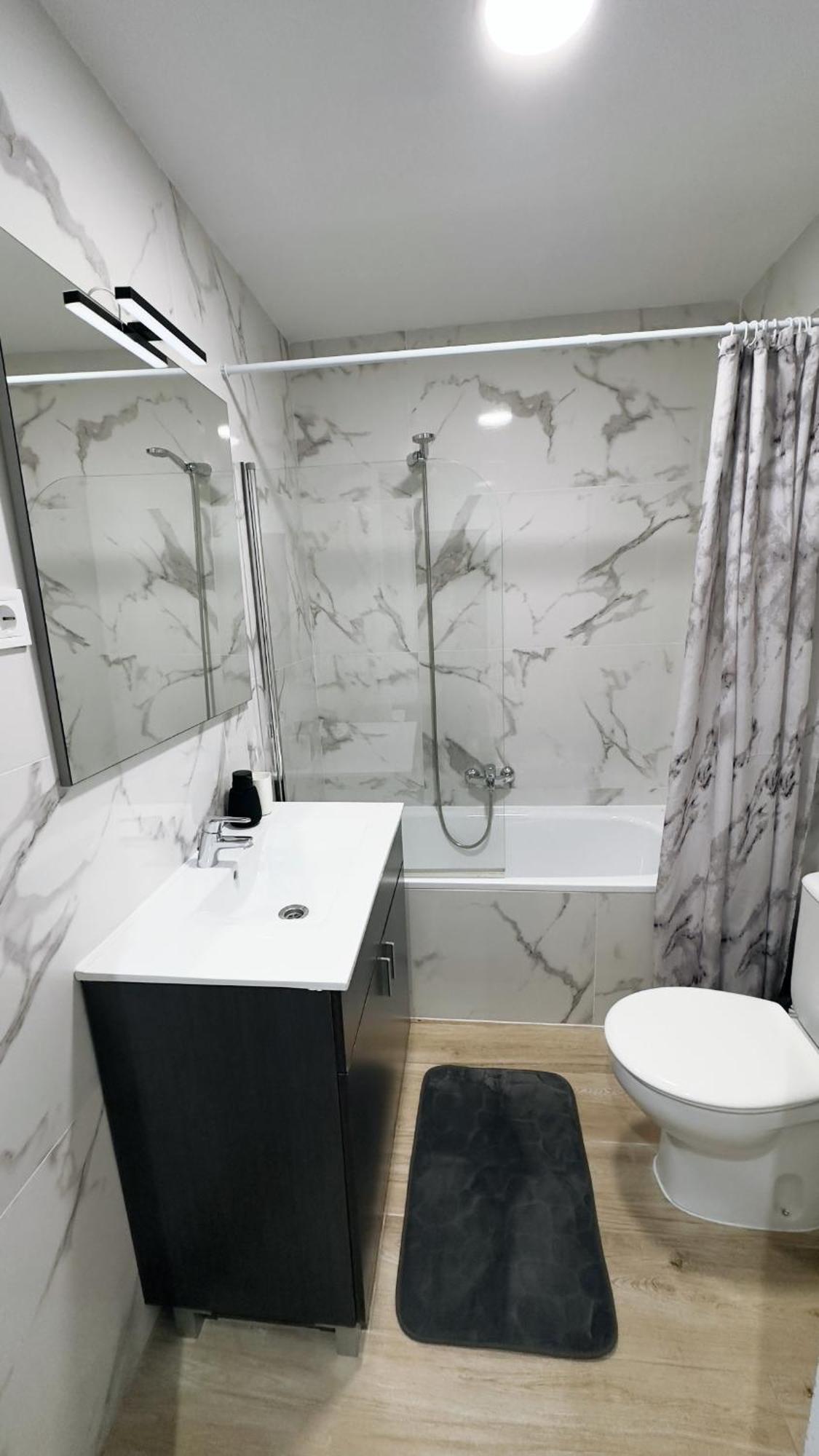 Apartsalou Tati *